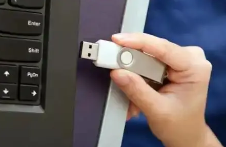 检查物理连接与U盘状态