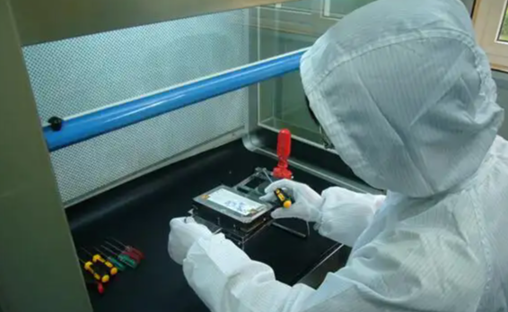 寻求专业数据恢复服务（物理层恢复）步骤一