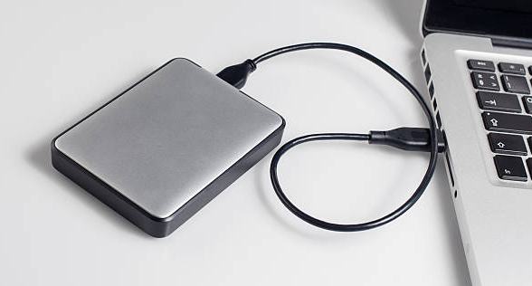 移动硬盘坏了怎么把数据弄出来？全方位数据抢救指南，总有一招能救你！